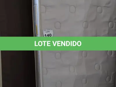 LOTE 140 - 01 COLCHÃO SOLTEIRO COM BASE. (NO ESTADO EM QUE SE ENCONTRA. SUJEITO A AVARIAS OCULTAS/VISÍVEIS.) BJ6976Y