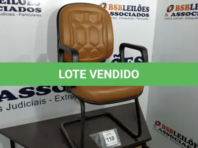 LOTE 110 - 01 CADEIRA DE ESCRITÓRIO. (NO ESTADO EM QUE SE ENCONTRA. SUJEITO A AVARIAS OCULTAS/VISÍVEIS.) BF8629K