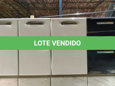 LOTE 304 - 01 ARMÁRIO PEQUENO DE COZINHA COM 03 PORTAS E 03 GAVETAS. (NO ESTADO) ATENÇÃO! FAZER A VISITAÇÃO ANTES DE ARREMATAR, NÃO SABEMOS SE FUNCIONA. LEILÃO NÃO TEM GARANTIA E NEM DEVOLUÇÃO, SUJEITO A POSSÍVEIS AVARIAS VISÍVEIS/OCULTAS E/OU AUSÊNCIA DE COMPONENTES.