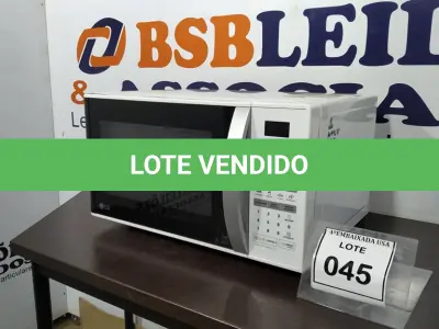 LOTE 045 - 01 MICRO-ONDAS LG 127V. (NO ESTADO EM QUE SE ENCONTRA. SUJEITO A AVARIAS OCULTAS/VISÍVEIS.) AV9917Y