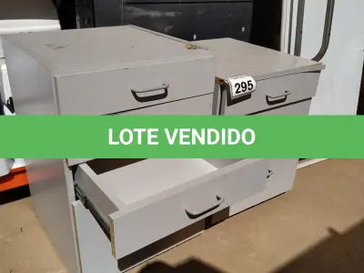 LOTE 295 - 02 GAVETEIROS EM MADEIRA PARA ESCRITÓRIO. (NO ESTADO) ATENÇÃO! FAZER A VISITAÇÃO ANTES DE ARREMATAR, NÃO SABEMOS SE FUNCIONA. LEILÃO NÃO TEM GARANTIA E NEM DEVOLUÇÃO, SUJEITO A POSSÍVEIS AVARIAS VISÍVEIS/OCULTAS E/OU AUSÊNCIA DE COMPONENTES.