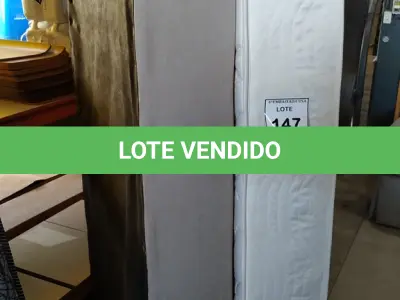LOTE 147 - 01 COLCHÃO SOLTEIRO COM BASE. (NO ESTADO EM QUE SE ENCONTRA. SUJEITO A AVARIAS OCULTAS/VISÍVEIS.) AV9917K