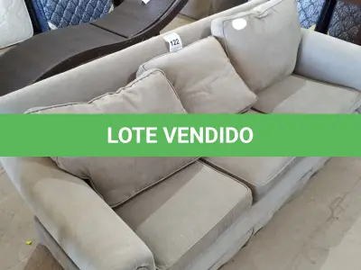 LOTE 122 - 01 SOFÁ 03 LUGARES. (NO ESTADO EM QUE SE ENCONTRA. SUJEITO A AVARIAS OCULTAS/VISÍVEIS.) AV9573J