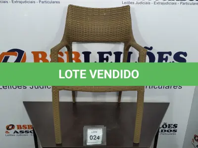LOTE 024 - 01 CADEIRA DE JARDIM. (NO ESTADO EM QUE SE ENCONTRA. SUJEITO A AVARIAS OCULTAS/VISÍVEIS.)  BH1516V