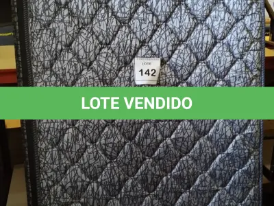 LOTE 142 - 01 COLCHÃO SOLTEIRO COM BASE. (NO ESTADO EM QUE SE ENCONTRA. SUJEITO A AVARIAS OCULTAS/VISÍVEIS.) BJ7201G
