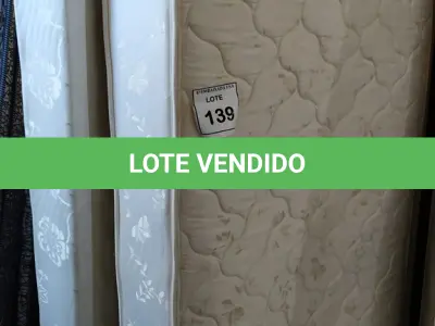 LOTE 139 - 01 COLCHÃO SOLTEIRO COM BASE. (NO ESTADO EM QUE SE ENCONTRA. SUJEITO A AVARIAS OCULTAS/VISÍVEIS.) BF8459S/AV9948V
