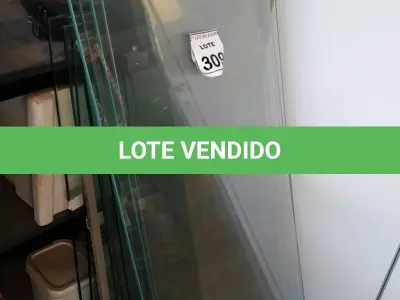 LOTE 309 - 01 LOTE COM VÁRIOS VIDROS AVULSOS DE VITRINE. (NO ESTADO) ATENÇÃO! FAZER A VISITAÇÃO ANTES DE ARREMATAR, NÃO SABEMOS SE FUNCIONA. LEILÃO NÃO TEM GARANTIA E NEM DEVOLUÇÃO, SUJEITO A POSSÍVEIS AVARIAS VISÍVEIS/OCULTAS E/OU AUSÊNCIA DE COMPONENTES.