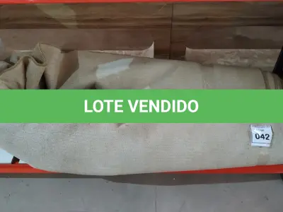 LOTE 042 - 01 TAPETE. (NO ESTADO EM QUE SE ENCONTRA. SUJEITO A AVARIAS OCULTAS/VISÍVEIS.) AV9781P