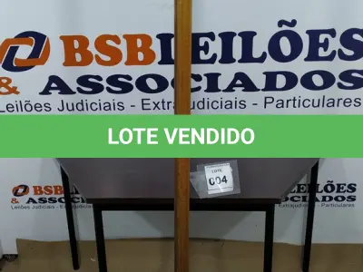 LOTE 004 - 01 CABIDEIRO EM MADEIRA. (NO ESTADO EM QUE SE ENCONTRA. SUJEITO A AVARIAS OCULTAS/VISÍVEIS.)