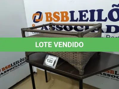 LOTE 120 - 01 MESA DE CENTRO DE JARDIM. (NO ESTADO EM QUE SE ENCONTRA. SUJEITO A AVARIAS OCULTAS/VISÍVEIS.) AV9405M