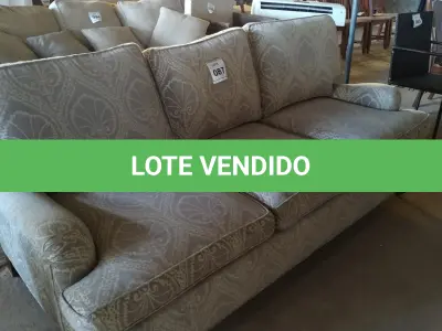 LOTE 087 - 01 SOFÁ 03 LUGARES. (NO ESTADO EM QUE SE ENCONTRA. SUJEITO A AVARIAS OCULTAS/VISÍVEIS.) AU2091J