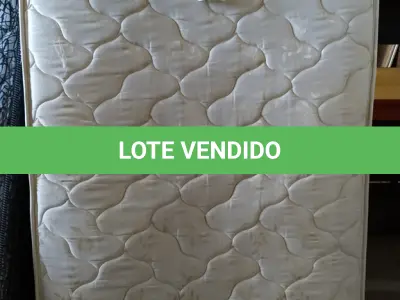 LOTE 139 - 01 COLCHÃO SOLTEIRO COM BASE. (NO ESTADO EM QUE SE ENCONTRA. SUJEITO A AVARIAS OCULTAS/VISÍVEIS.) BF8459S/AV9948V