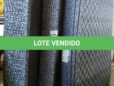 LOTE 144 - 01 COLCHÃO DE CASAL COM BASE. (NO ESTADO EM QUE SE ENCONTRA. SUJEITO A AVARIAS OCULTAS/VISÍVEIS.) BJ7226P