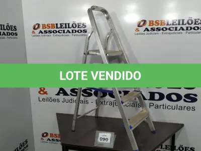 LOTE 090 - 01 ESCADA. (NO ESTADO EM QUE SE ENCONTRA. SUJEITO A AVARIAS OCULTAS/VISÍVEIS.)