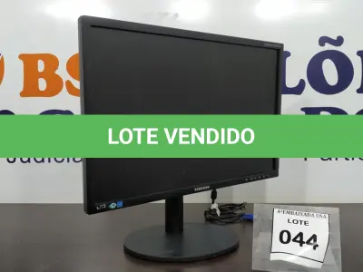 LOTE 044 - 01 MONITOR SAMSUNG. (NO ESTADO EM QUE SE ENCONTRA. SUJEITO A AVARIAS OCULTAS/VISÍVEIS.)  AV9768P