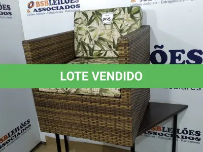 LOTE 065 - 01 POLTRONA DE JARDIM. (NO ESTADO EM QUE SE ENCONTRA. SUJEITO A AVARIAS OCULTAS/VISÍVEIS.) BF8656W