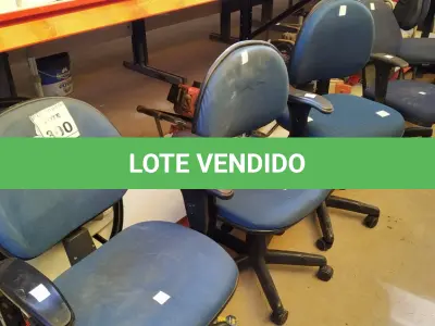 LOTE 300 - 03 CADEIRAS GIRATÓRIAS COM RODINHAS. (NO ESTADO) ATENÇÃO! FAZER A VISITAÇÃO ANTES DE ARREMATAR, NÃO SABEMOS SE FUNCIONA. LEILÃO NÃO TEM GARANTIA E NEM DEVOLUÇÃO, SUJEITO A POSSÍVEIS AVARIAS VISÍVEIS/OCULTAS E/OU AUSÊNCIA DE COMPONENTES.