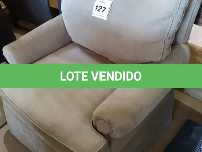 LOTE 127 - 01 POLTRONA. (NO ESTADO EM QUE SE ENCONTRA. SUJEITO A AVARIAS OCULTAS/VISÍVEIS.) AV9583M