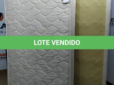 LOTE 082 - 01 COLCHÃO SOLTEIRO COM BASE. (NO ESTADO EM QUE SE ENCONTRA. SUJEITO A AVARIAS OCULTAS/VISÍVEIS.) AV9584H/ AV9584J