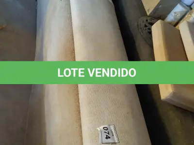 LOTE 074 - 01 TAPETE. (NO ESTADO EM QUE SE ENCONTRA. SUJEITO A AVARIAS OCULTAS/VISÍVEIS.) AU2115D