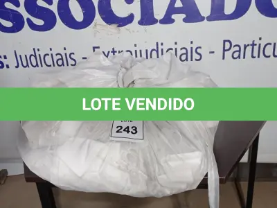 LOTE 243 -  01 SACO COM CORTINAS. (NO ESTADO EM QUE SE ENCONTRA. SUJEITO A AVARIAS OCULTAS/VISÍVEIS.)  
