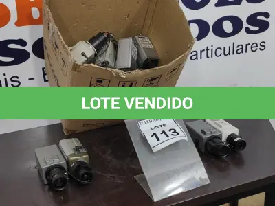 LOTE 113 - 01 LOTE COM GRANDE QUANTIDADE DE CÂMERAS DE MONITORAMENTO DE MARCAS E MODELOS VARIADOS (NO ESTADO) ATENÇÃO! FAZER A VISITAÇÃO ANTES DE ARREMATAR, NÃO SABEMOS SE FUNCIONA, LEILÃO NÃO TEM GARANTIA E NEM DEVOLUÇÃO, SUJEITO A POSSÍVEIS AVARIAS VISÍVEIS/OCULTAS E/OU AUSÊNCIA DE COMPONENTES.