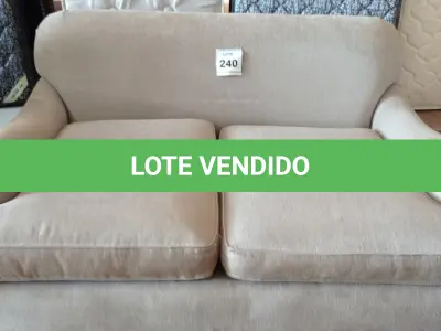 LOTE 240 - 01 SOFÁ 02 LUGARES.  (NO ESTADO EM QUE SE ENCONTRA. SUJEITO A AVARIAS OCULTAS/VISÍVEIS.)  AU2286P