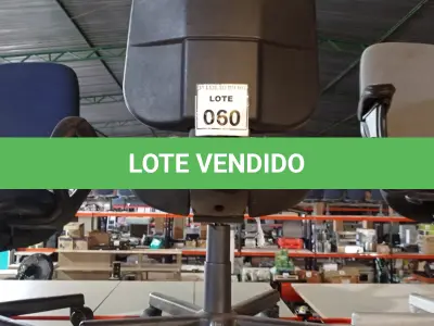 LOTE 060 - 01 CADEIRA GIRATÓRIA COM RODINHAS. (NO ESTADO) ATENÇÃO! FAZER A VISITAÇÃO ANTES DE ARREMATAR, NÃO SABEMOS SE FUNCIONA, LEILÃO NÃO TEM GARANTIA E NEM DEVOLUÇÃO, SUJEITO A POSSÍVEIS AVARIAS VISÍVEIS/OCULTAS E/OU AUSÊNCIA DE COMPONENTES.