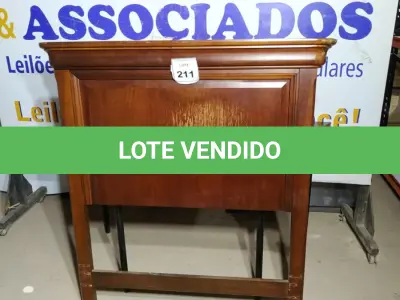 LOTE 211 -  01 CABECEIRA DE CAMA. (NO ESTADO EM QUE SE ENCONTRA. SUJEITO A AVARIAS OCULTAS/VISÍVEIS.)  BF8593U