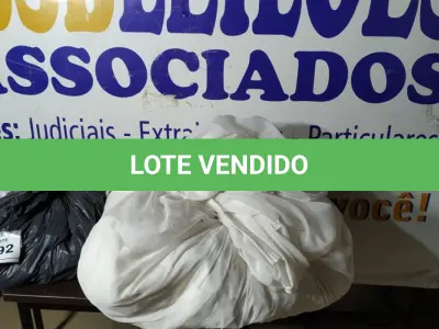LOTE 192 - 01 SACO COM CORTINAS. (NO ESTADO EM QUE SE ENCONTRA. SUJEITO A AVARIAS OCULTAS/VISÍVEIS.)  