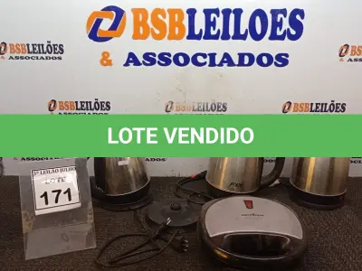 LOTE 171 - 03 CHALEIRAS ELÉTRICAS EM INOX E 01 SANDUICHEIRA MARCA BRITÂNIA. (NO ESTADO) ATENÇÃO! FAZER A VISITAÇÃO ANTES DE ARREMATAR, NÃO SABEMOS SE FUNCIONA, LEILÃO NÃO TEM GARANTIA E NEM DEVOLUÇÃO, SUJEITO A POSSÍVEIS AVARIAS VISÍVEIS/OCULTAS E/OU AUSÊNCIA DE COMPONENTES.