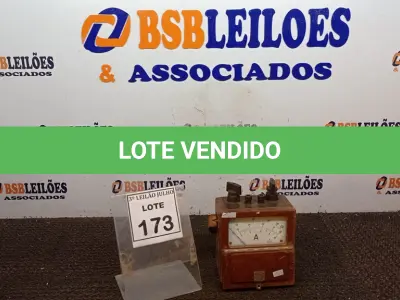 LOTE 173 - 01 MULTÍMETRO ANTIGO. (NO ESTADO) ATENÇÃO! FAZER A VISITAÇÃO ANTES DE ARREMATAR, NÃO SABEMOS SE FUNCIONA, LEILÃO NÃO TEM GARANTIA E NEM DEVOLUÇÃO, SUJEITO A POSSÍVEIS AVARIAS VISÍVEIS/OCULTAS E/OU AUSÊNCIA DE COMPONENTES.