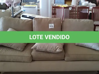 LOTE 210 -  01 SOFÁ 03 LUGARES. (NO ESTADO EM QUE SE ENCONTRA. SUJEITO A AVARIAS OCULTAS/VISÍVEIS.)  BF7415M