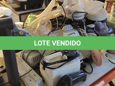 LOTE 331 - 01 LOTE COM LUMINÁRIA DE MESA, ASPIRADOR DE PÓ ROBÔ, NEBULIZADOR E MATERIAIS DIVERSOS. (NO ESTADO) ATENÇÃO! FAZER A VISITAÇÃO ANTES DE ARREMATAR, NÃO SABEMOS SE FUNCIONA. LEILÃO NÃO TEM GARANTIA E NEM DEVOLUÇÃO, SUJEITO A POSSÍVEIS AVARIAS VISÍVEIS/OCULTAS E/OU AUSÊNCIA DE COMPONENTES.
