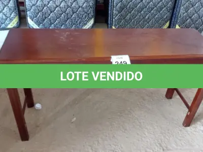 LOTE 249 -  01 APARADOR EM MADEIRA. (NO ESTADO EM QUE SE ENCONTRA. SUJEITO A AVARIAS OCULTAS/VISÍVEIS.)  AU2240C