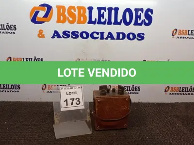 LOTE 173 - 01 MULTÍMETRO ANTIGO. (NO ESTADO) ATENÇÃO! FAZER A VISITAÇÃO ANTES DE ARREMATAR, NÃO SABEMOS SE FUNCIONA, LEILÃO NÃO TEM GARANTIA E NEM DEVOLUÇÃO, SUJEITO A POSSÍVEIS AVARIAS VISÍVEIS/OCULTAS E/OU AUSÊNCIA DE COMPONENTES.