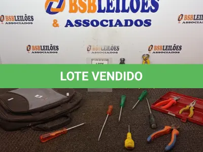 LOTE 153 - 01 CASE COM 04 CHAVE PHILIPS, 02 CHAVES DE FENDA, 01 ESTOJO COM 04 ALICATES DE FUNÇÕES VARIADAS E 02 ALICATES TURQUESA. (NO ESTADO) ATENÇÃO! FAZER A VISITAÇÃO ANTES DE ARREMATAR, NÃO SABEMOS SE FUNCIONA, LEILÃO NÃO TEM GARANTIA E NEM DEVOLUÇÃO, SUJEITO A POSSÍVEIS AVARIAS VISÍVEIS/OCULTAS E/OU AUSÊNCIA DE COMPONENTES.