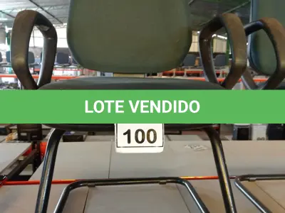 LOTE 100 - 01 CADEIRA DE ESCRITÓRIO COM PÉS FIXOS. (NO ESTADO) ATENÇÃO! FAZER A VISITAÇÃO ANTES DE ARREMATAR, NÃO SABEMOS SE FUNCIONA, LEILÃO NÃO TEM GARANTIA E NEM DEVOLUÇÃO, SUJEITO A POSSÍVEIS AVARIAS VISÍVEIS/OCULTAS E/OU AUSÊNCIA DE COMPONENTES.