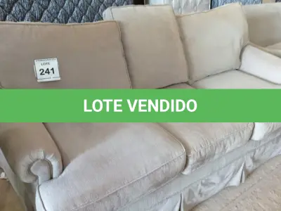 LOTE 241 -  01 SOFÁ 03 LUGARES. (NO ESTADO EM QUE SE ENCONTRA. SUJEITO A AVARIAS OCULTAS/VISÍVEIS.)  AS7699F