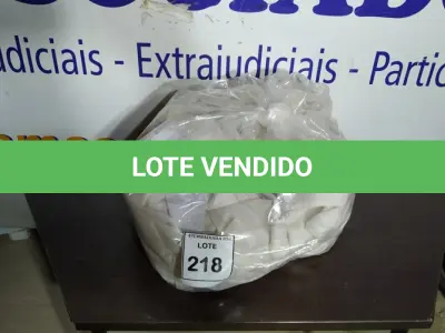 LOTE 218 -  01 SACO COM CORTINAS. (NO ESTADO EM QUE SE ENCONTRA. SUJEITO A AVARIAS OCULTAS/VISÍVEIS.)  