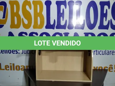 LOTE 215 -  01 ARMÁRIO SUSPENSO. (NO ESTADO EM QUE SE ENCONTRA. SUJEITO A AVARIAS OCULTAS/VISÍVEIS.)  