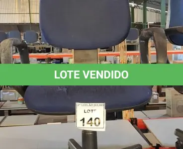 LOTE 140 - 01 CADEIRA DE ESCRITÓRIO GIRATÓRIA COM RODINHAS. (NO ESTADO) ATENÇÃO! FAZER A VISITAÇÃO ANTES DE ARREMATAR, NÃO SABEMOS SE FUNCIONA, LEILÃO NÃO TEM GARANTIA E NEM DEVOLUÇÃO, SUJEITO A POSSÍVEIS AVARIAS VISÍVEIS/OCULTAS E/OU AUSÊNCIA DE COMPONENTES.