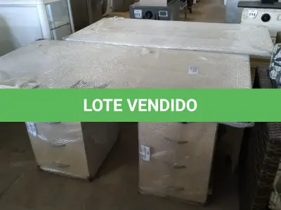 LOTE 191 -  01 MESA COM GAVETEIROS. (NO ESTADO EM QUE SE ENCONTRA. SUJEITO A AVARIAS OCULTAS/VISÍVEIS.)  