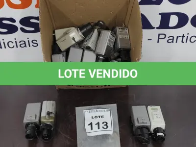 LOTE 113 - 01 LOTE COM GRANDE QUANTIDADE DE CÂMERAS DE MONITORAMENTO DE MARCAS E MODELOS VARIADOS (NO ESTADO) ATENÇÃO! FAZER A VISITAÇÃO ANTES DE ARREMATAR, NÃO SABEMOS SE FUNCIONA, LEILÃO NÃO TEM GARANTIA E NEM DEVOLUÇÃO, SUJEITO A POSSÍVEIS AVARIAS VISÍVEIS/OCULTAS E/OU AUSÊNCIA DE COMPONENTES.