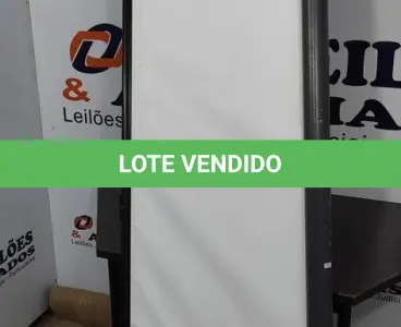 LOTE 105 - 01 TELA DE PROJEÇÃO RETRÁTIL. (NO ESTADO) ATENÇÃO! FAZER A VISITAÇÃO ANTES DE ARREMATAR, NÃO SABEMOS SE FUNCIONA, LEILÃO NÃO TEM GARANTIA E NEM DEVOLUÇÃO, SUJEITO A POSSÍVEIS AVARIAS VISÍVEIS/OCULTAS E/OU AUSÊNCIA DE COMPONENTES.
