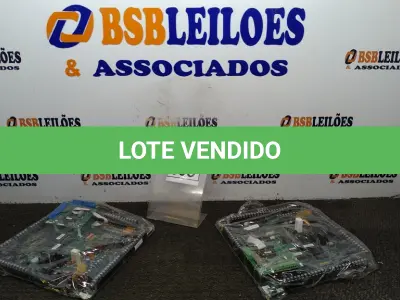 LOTE 005 - 02 PLACAS MÃE. (NO ESTADO) ATENÇÃO! FAZER A VISITAÇÃO ANTES DE ARREMATAR, NÃO SABEMOS SE FUNCIONA, LEILÃO NÃO TEM GARANTIA E NEM DEVOLUÇÃO, SUJEITO A POSSÍVEIS AVARIAS VISÍVEIS/OCULTAS E/OU AUSÊNCIA DE COMPONENTES.