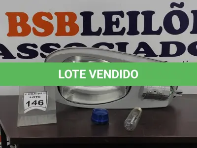 LOTE 146 - 01 LUMINÁRIA DE POSTE. (NO ESTADO) ATENÇÃO! FAZER A VISITAÇÃO ANTES DE ARREMATAR, NÃO SABEMOS SE FUNCIONA, LEILÃO NÃO TEM GARANTIA E NEM DEVOLUÇÃO, SUJEITO A POSSÍVEIS AVARIAS VISÍVEIS/OCULTAS E/OU AUSÊNCIA DE COMPONENTES.