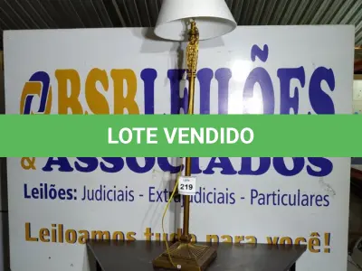 LOTE 219 - 01 ABAJUR. (NO ESTADO EM QUE SE ENCONTRA. SUJEITO A AVARIAS OCULTAS/VISÍVEIS.)  AU2245S