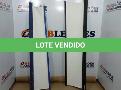 LOTE 054 - 02 TELAS DE PROJEÇÃO RETRÁTIL. (NO ESTADO) ATENÇÃO! FAZER A VISITAÇÃO ANTES DE ARREMATAR, NÃO SABEMOS SE FUNCIONA, LEILÃO NÃO TEM GARANTIA E NEM DEVOLUÇÃO, SUJEITO A POSSÍVEIS AVARIAS VISÍVEIS/OCULTAS E/OU AUSÊNCIA DE COMPONENTES.