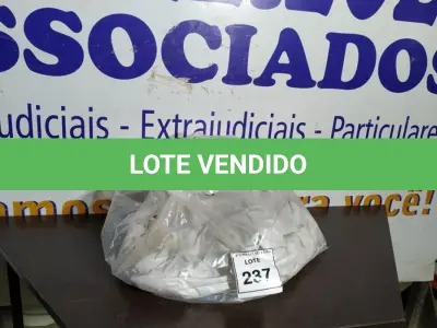 LOTE 237 -  01 SACO COM CORTINAS. (NO ESTADO EM QUE SE ENCONTRA. SUJEITO A AVARIAS OCULTAS/VISÍVEIS.)  